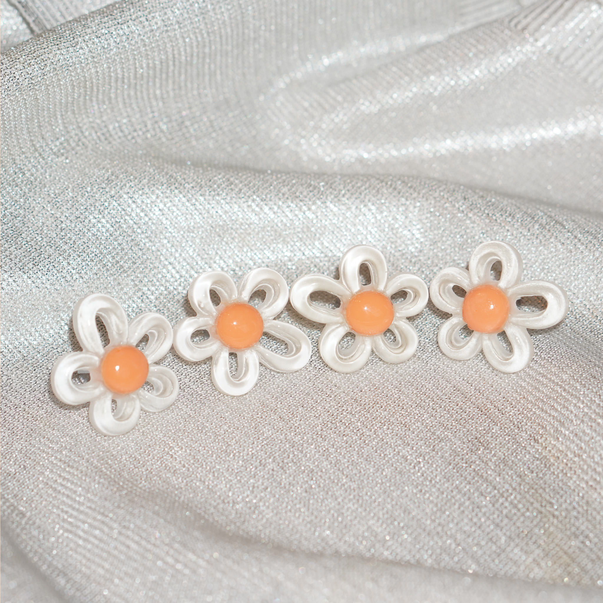 Petal To The Metal Car Charm - Daisy